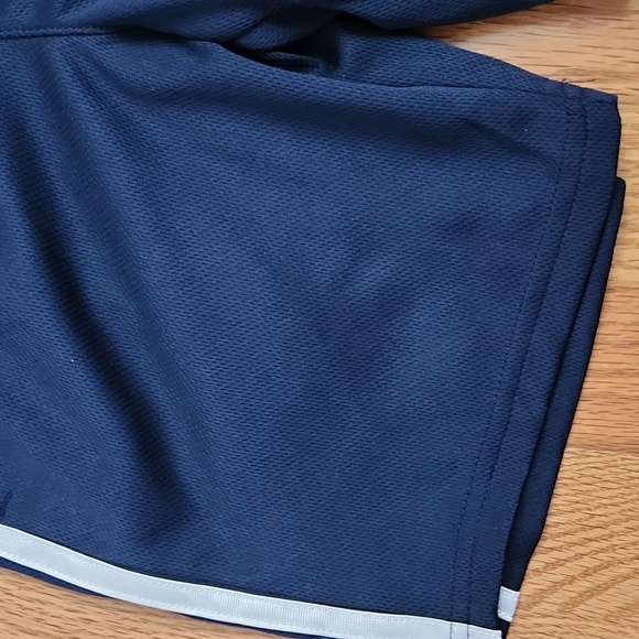 Adidas regular fit coupe standard shorts, size small (8) - Picture 4 of 16